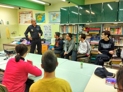 Policia y prevención abusos