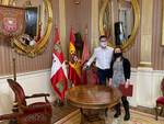 Marina Vicario, recibida por el alcalde de Burgos.